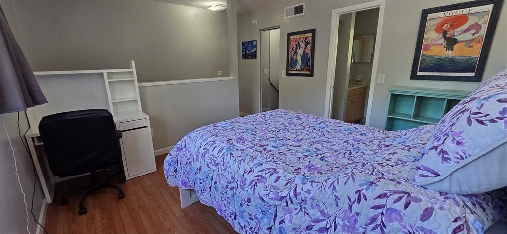 Active With Contract: $154,900 (2 beds, 2 baths, 975 Square Feet)