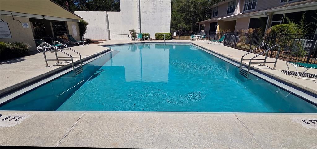 Active With Contract: $154,900 (2 beds, 2 baths, 975 Square Feet)