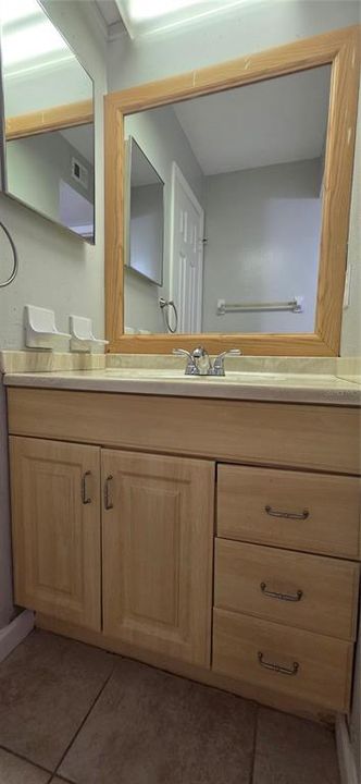 Active With Contract: $154,900 (2 beds, 2 baths, 975 Square Feet)