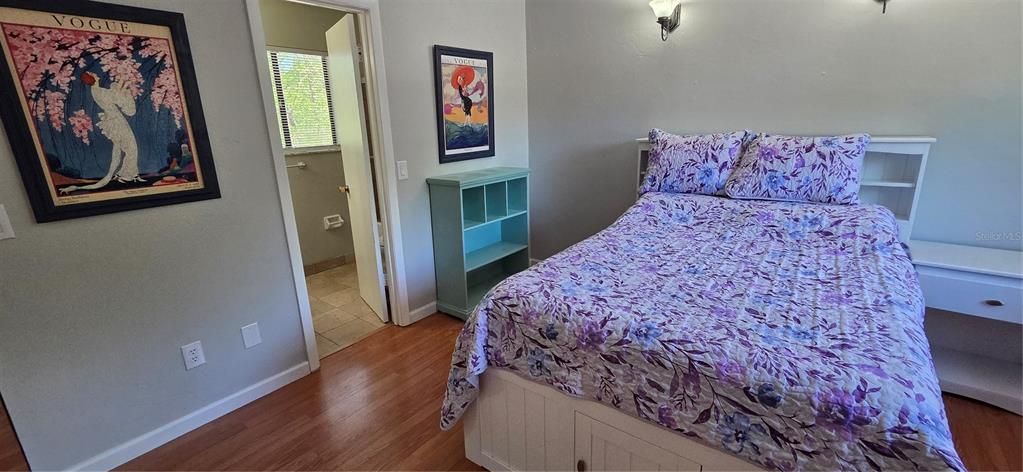 Active With Contract: $154,900 (2 beds, 2 baths, 975 Square Feet)