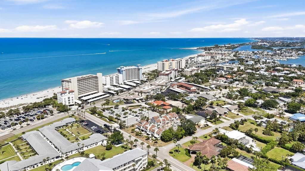 For Sale: $379,000 (2 beds, 1 baths, 959 Square Feet)