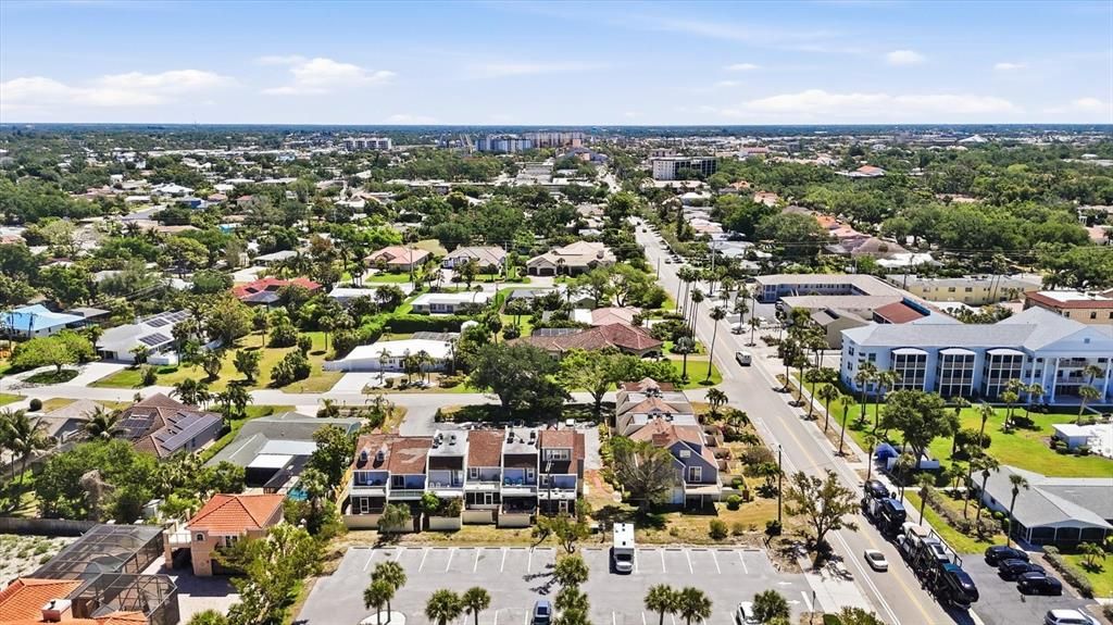 For Sale: $379,000 (2 beds, 1 baths, 959 Square Feet)