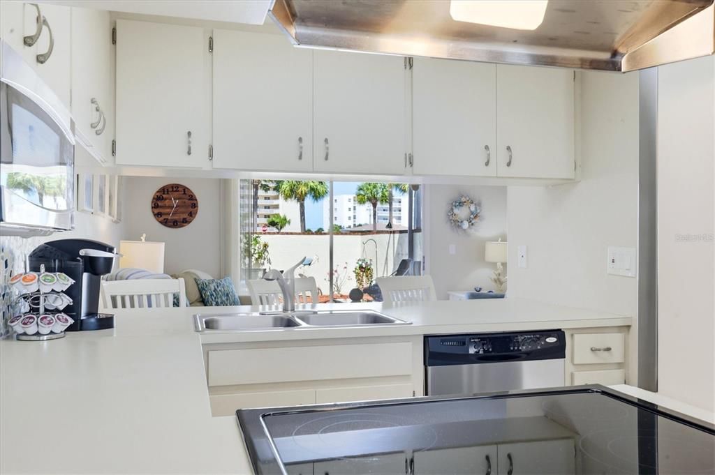 For Sale: $379,000 (2 beds, 1 baths, 959 Square Feet)