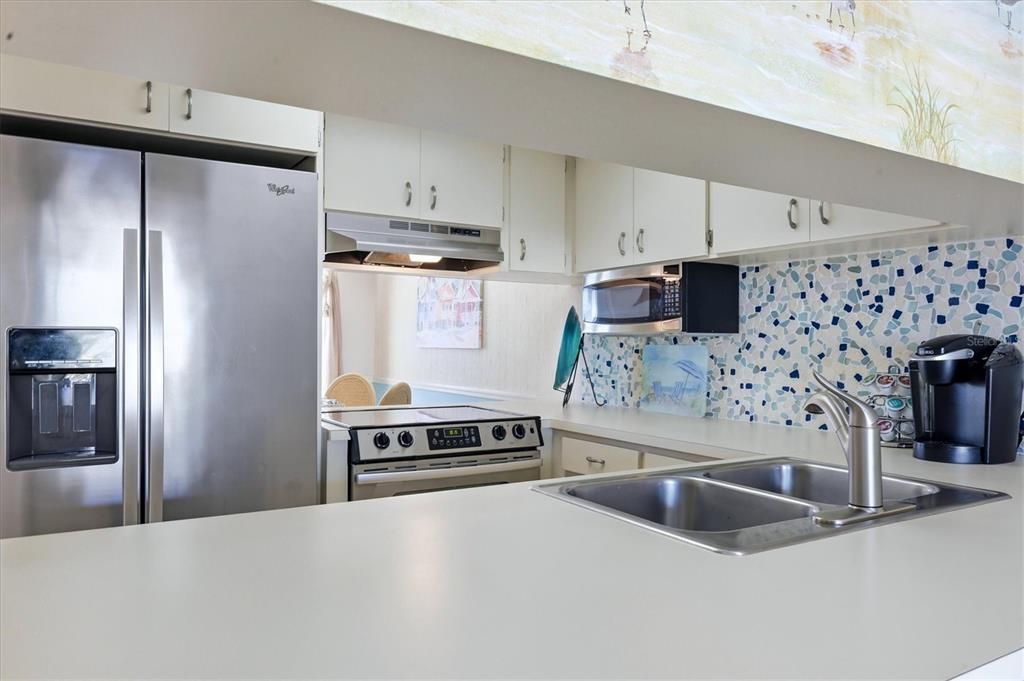 For Sale: $379,000 (2 beds, 1 baths, 959 Square Feet)