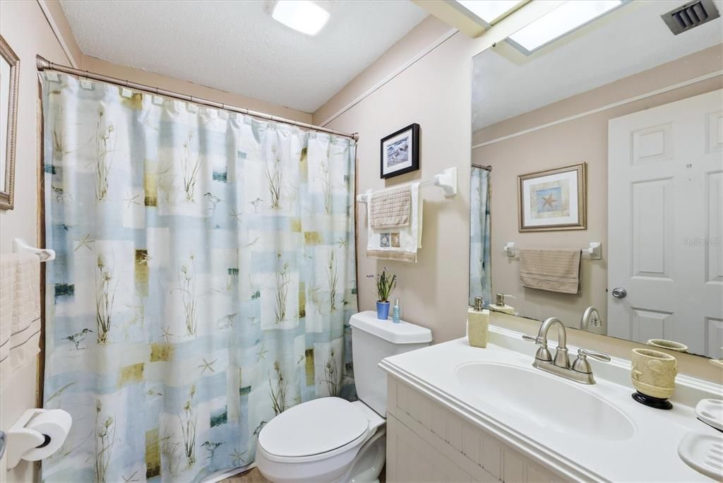 For Sale: $379,000 (2 beds, 1 baths, 959 Square Feet)