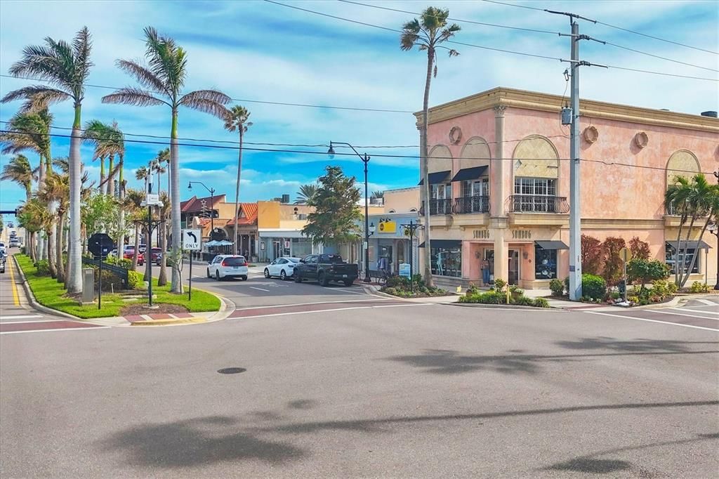 For Sale: $379,000 (2 beds, 1 baths, 959 Square Feet)