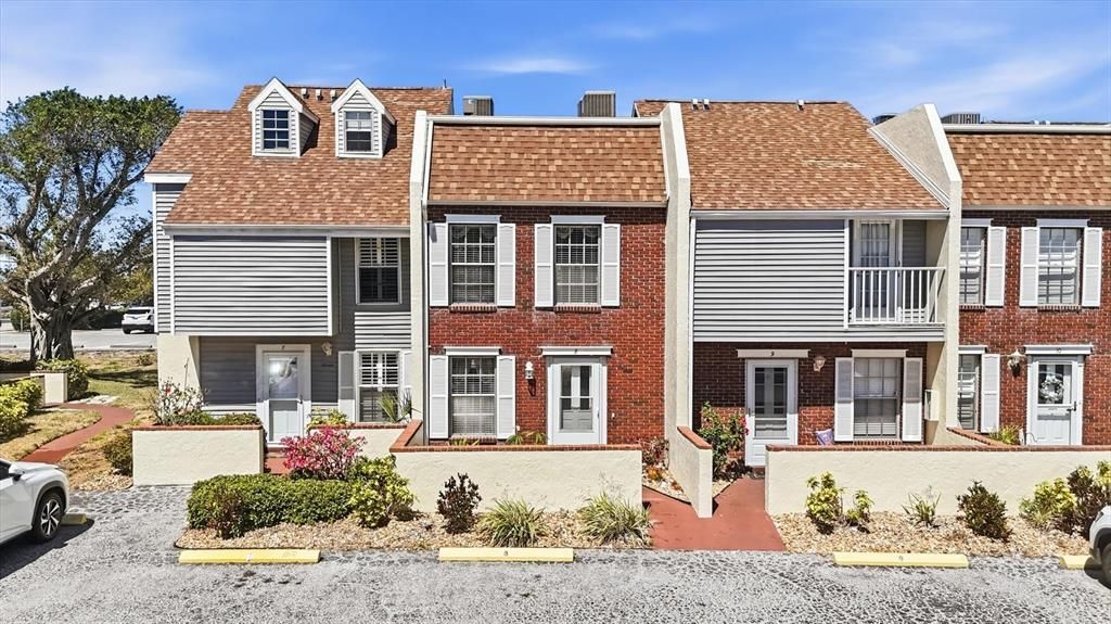 For Sale: $379,000 (2 beds, 1 baths, 959 Square Feet)
