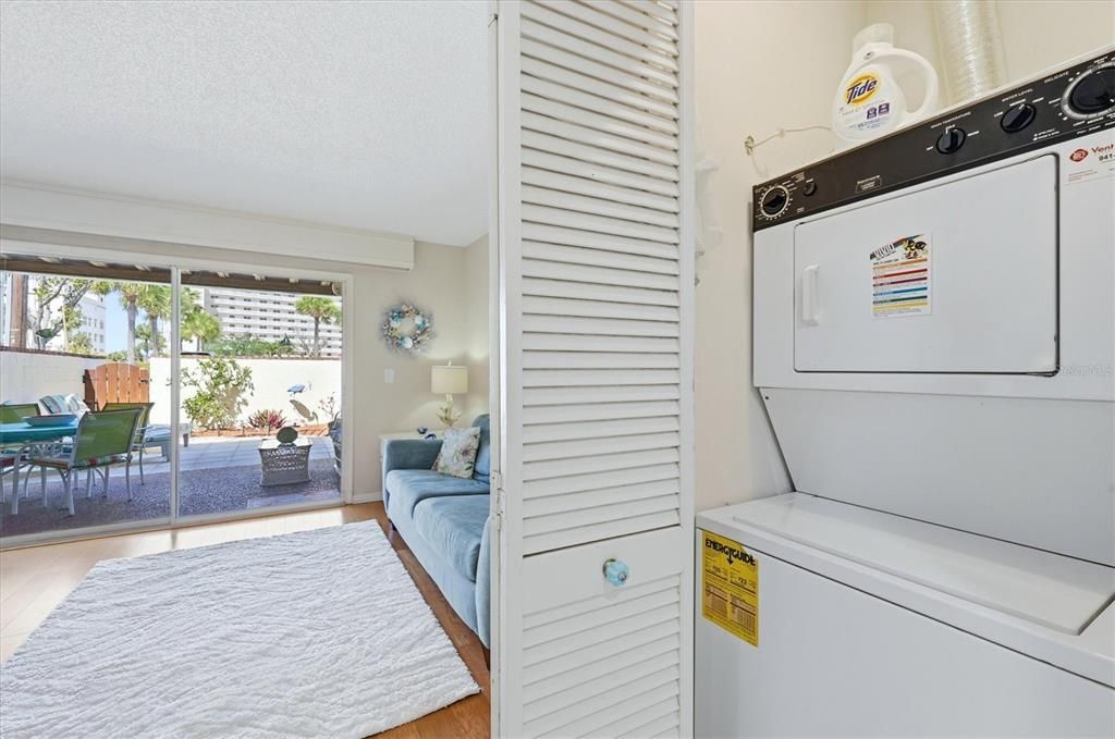 For Sale: $379,000 (2 beds, 1 baths, 959 Square Feet)