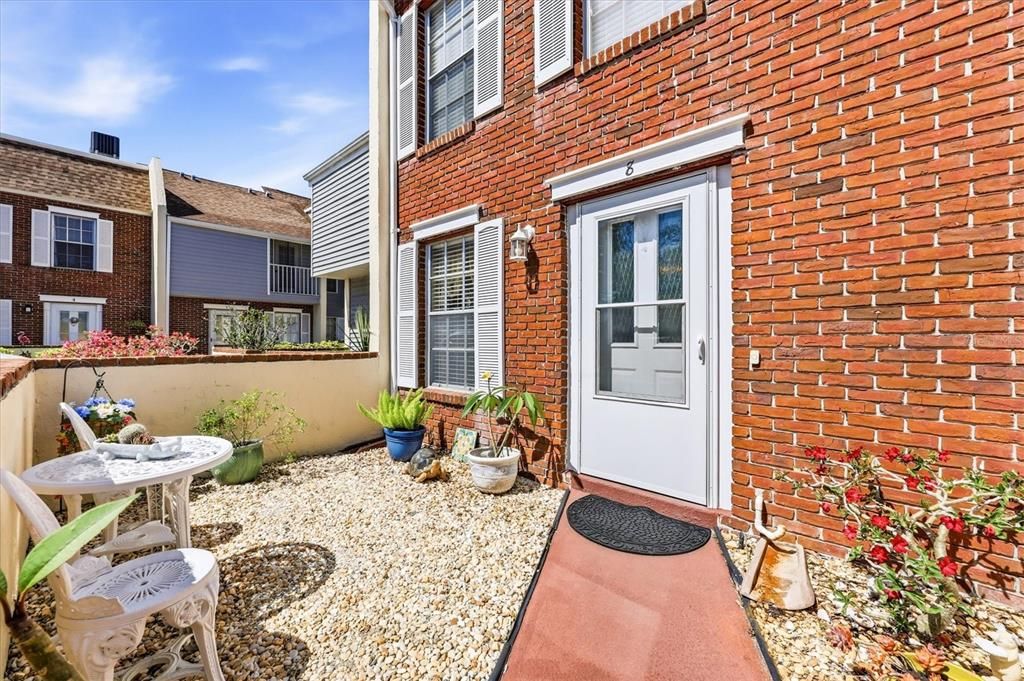 For Sale: $379,000 (2 beds, 1 baths, 959 Square Feet)