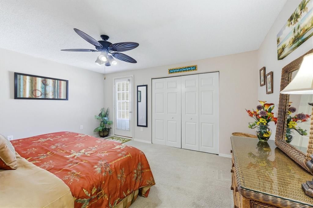 For Sale: $379,000 (2 beds, 1 baths, 959 Square Feet)