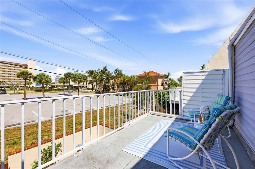 For Sale: $379,000 (2 beds, 1 baths, 959 Square Feet)
