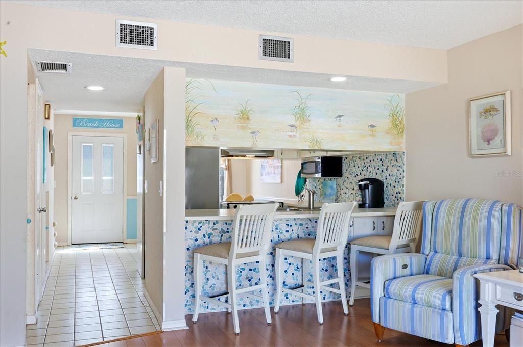 For Sale: $379,000 (2 beds, 1 baths, 959 Square Feet)