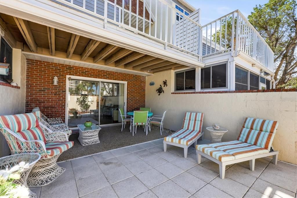For Sale: $379,000 (2 beds, 1 baths, 959 Square Feet)