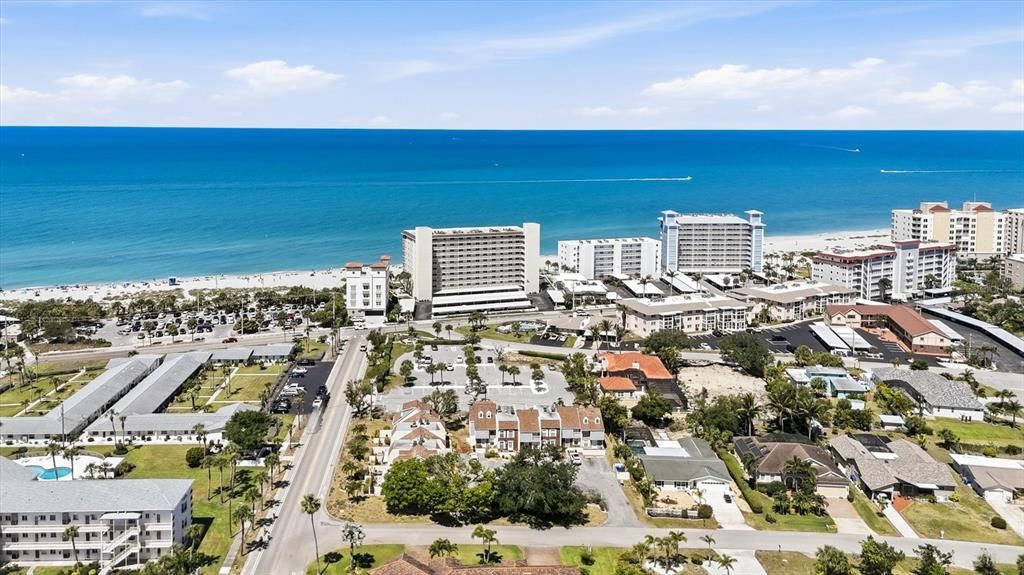 For Sale: $379,000 (2 beds, 1 baths, 959 Square Feet)