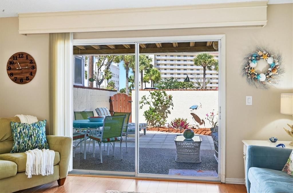 For Sale: $379,000 (2 beds, 1 baths, 959 Square Feet)