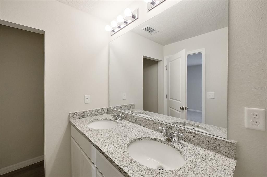 For Rent: $1,815 (4 beds, 2 baths, 1449 Square Feet)