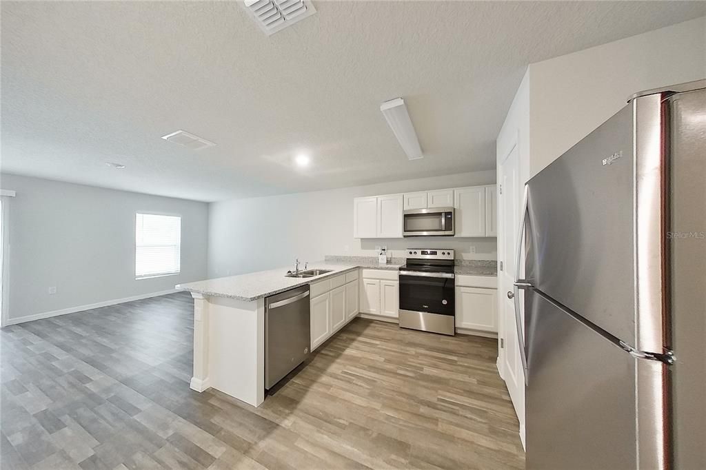For Rent: $1,815 (4 beds, 2 baths, 1449 Square Feet)