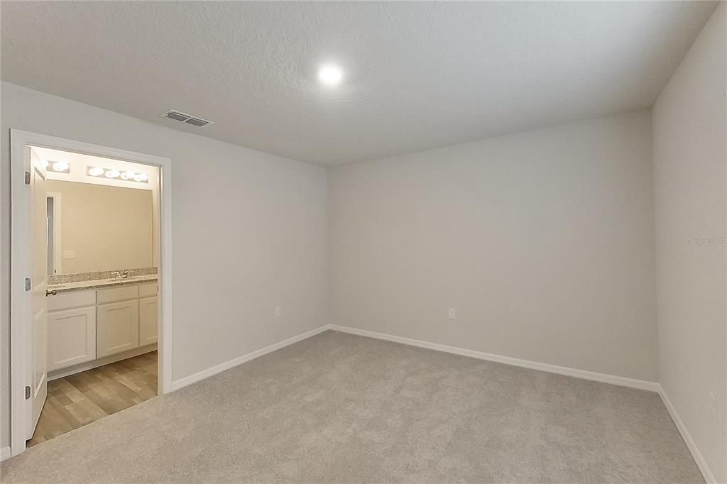 For Rent: $1,815 (4 beds, 2 baths, 1449 Square Feet)