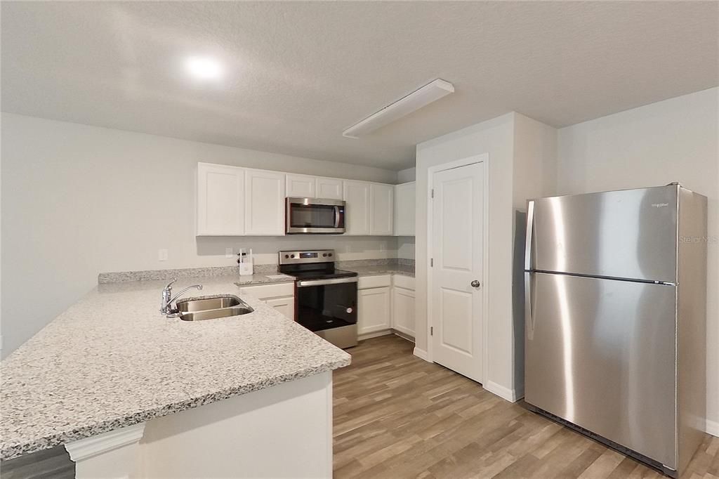 For Rent: $1,815 (4 beds, 2 baths, 1449 Square Feet)
