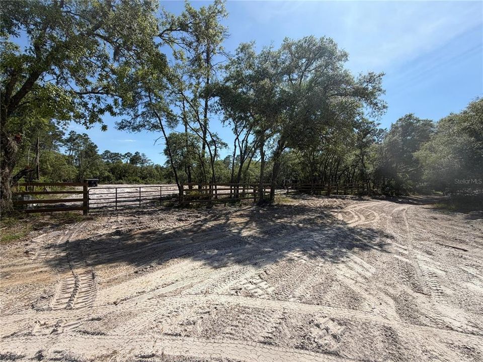 На продажу: $35,000 (1.25 acres)