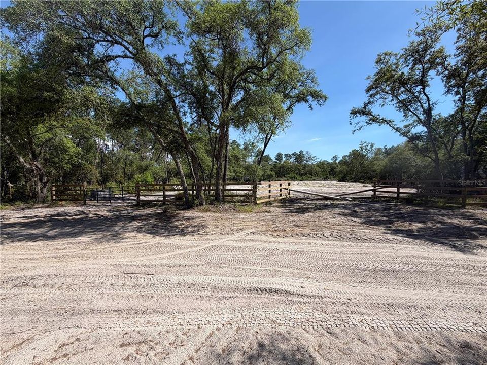 На продажу: $35,000 (1.25 acres)