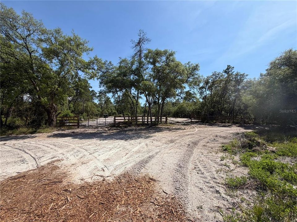 На продажу: $35,000 (1.25 acres)