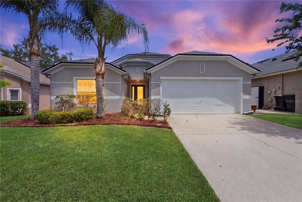 Activo con contrato: $324,900 (4 camas, 2 baños, 1787 Pies cuadrados)