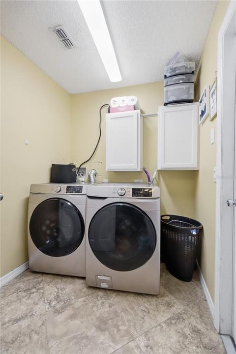 Activo con contrato: $324,900 (4 camas, 2 baños, 1787 Pies cuadrados)
