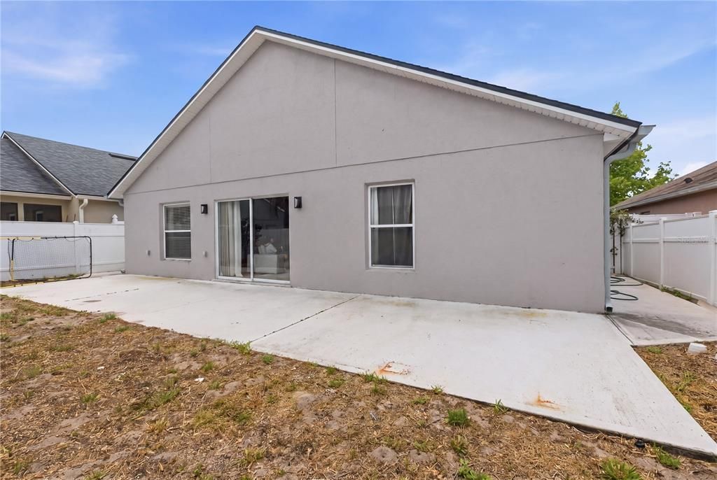 Activo con contrato: $324,900 (4 camas, 2 baños, 1787 Pies cuadrados)