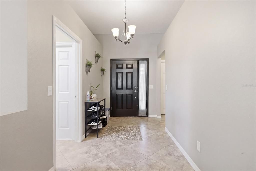 Activo con contrato: $324,900 (4 camas, 2 baños, 1787 Pies cuadrados)