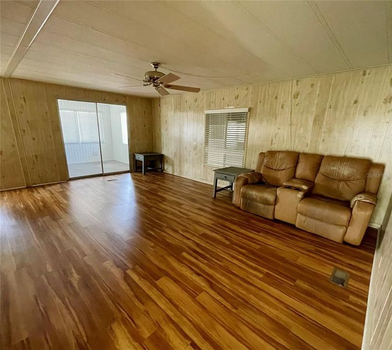 For Sale: $145,000 (2 beds, 2 baths, 1012 Square Feet)