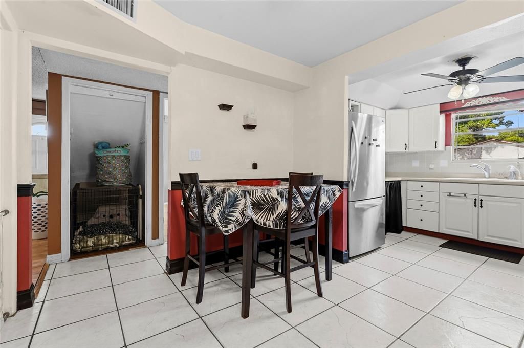 Activo con contrato: $285,000 (3 camas, 3 baños, 1519 Pies cuadrados)