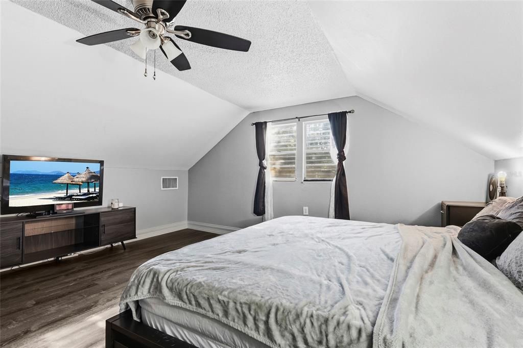 Activo con contrato: $285,000 (3 camas, 3 baños, 1519 Pies cuadrados)