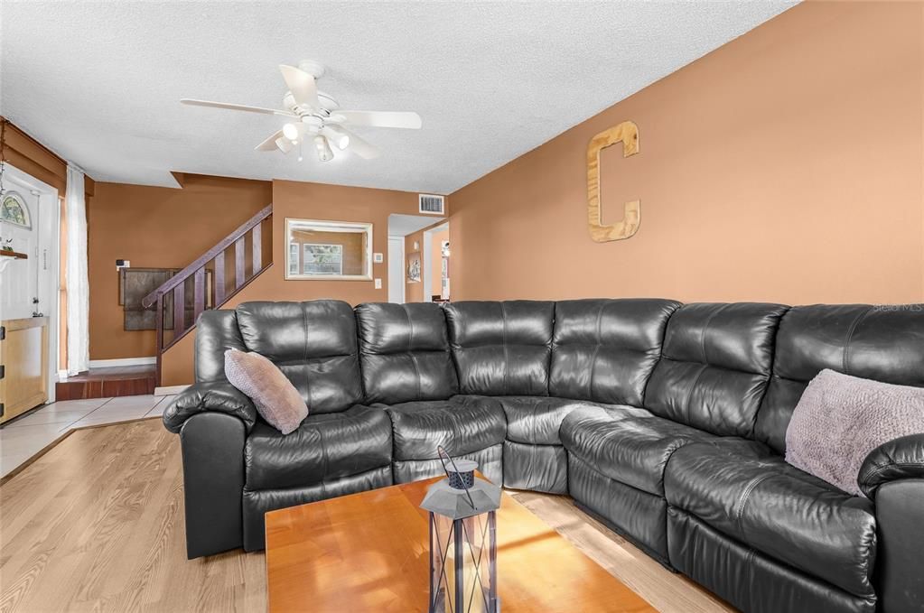 Activo con contrato: $285,000 (3 camas, 3 baños, 1519 Pies cuadrados)
