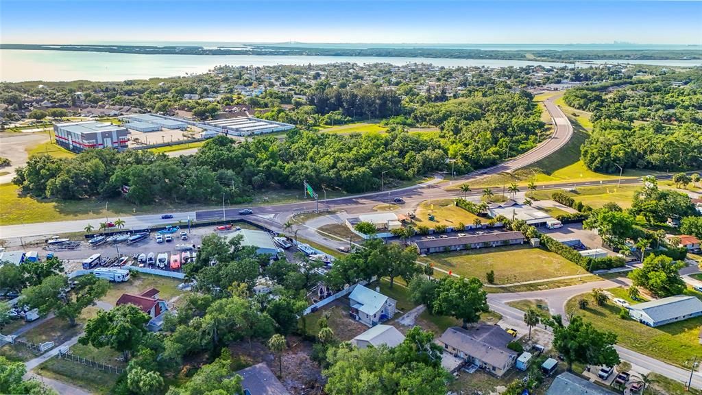 Activo con contrato: $285,000 (3 camas, 3 baños, 1519 Pies cuadrados)
