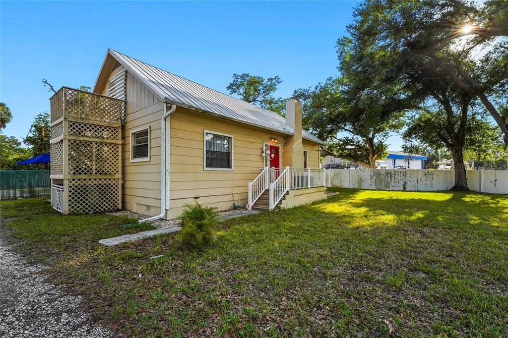Activo con contrato: $285,000 (3 camas, 3 baños, 1519 Pies cuadrados)