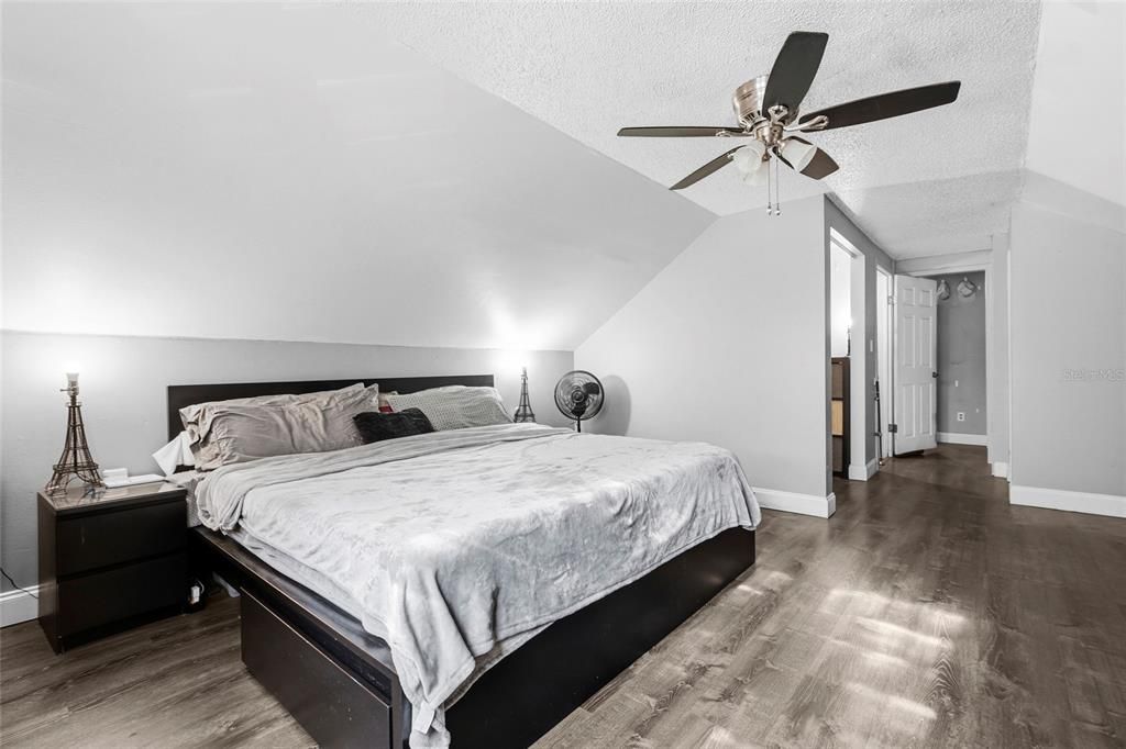 Activo con contrato: $285,000 (3 camas, 3 baños, 1519 Pies cuadrados)