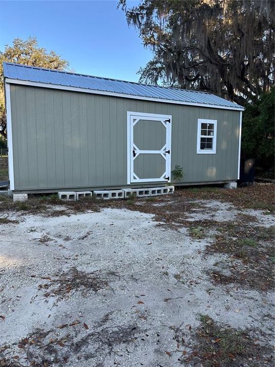 For Sale: $179,900 (3 beds, 2 baths, 864 Square Feet)