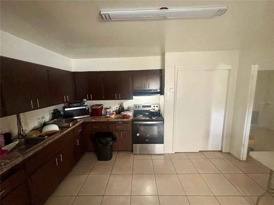 Activo con contrato: $294,900 (4 camas, 0 baños, 2070 Pies cuadrados)