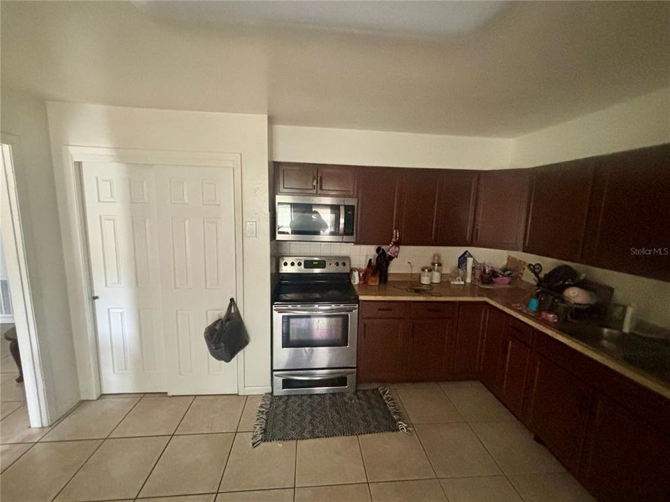Activo con contrato: $294,900 (4 camas, 0 baños, 2070 Pies cuadrados)