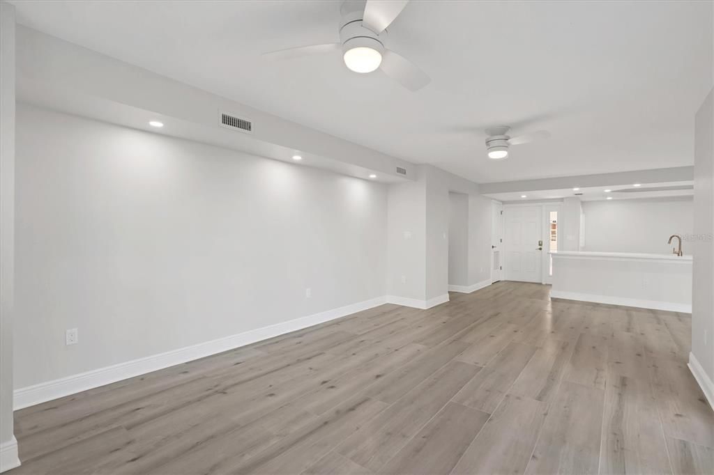 For Sale: $574,900 (2 beds, 2 baths, 1145 Square Feet)