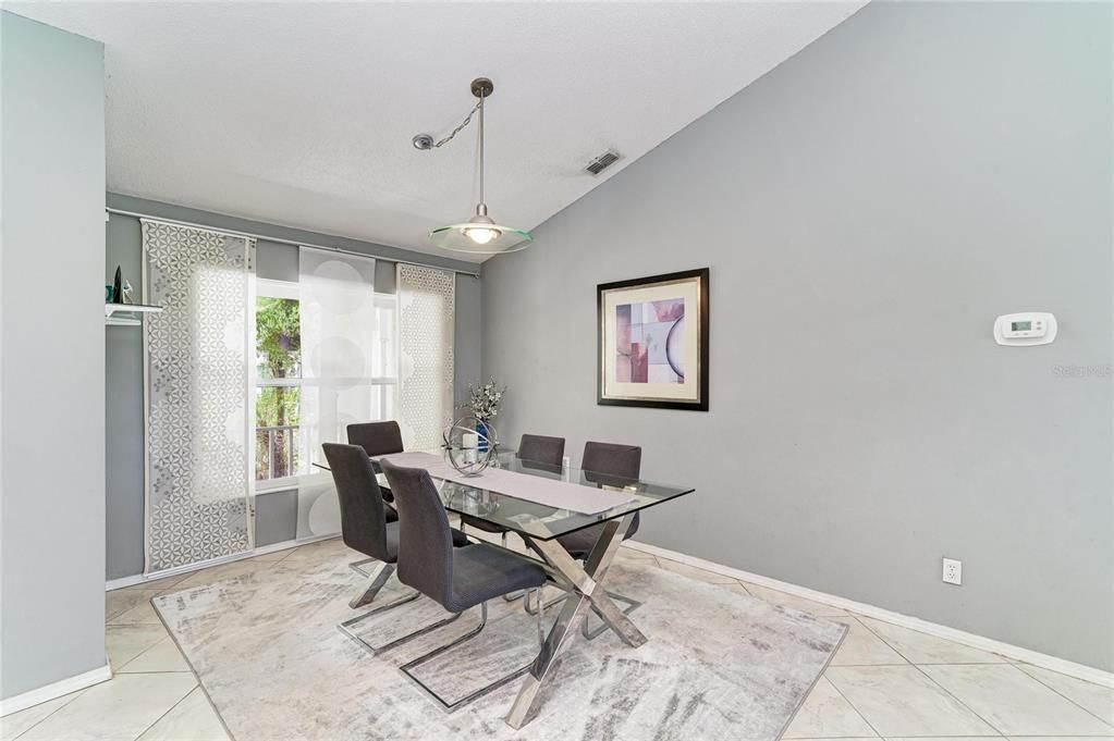 Activo con contrato: $399,000 (3 camas, 2 baños, 1376 Pies cuadrados)
