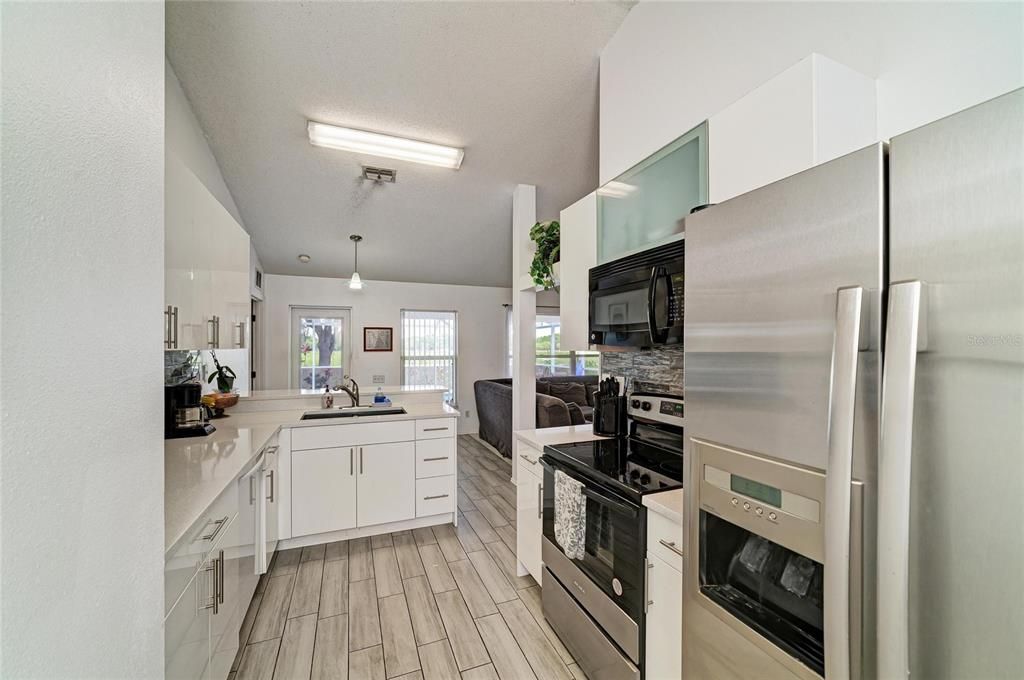 Activo con contrato: $399,000 (3 camas, 2 baños, 1376 Pies cuadrados)