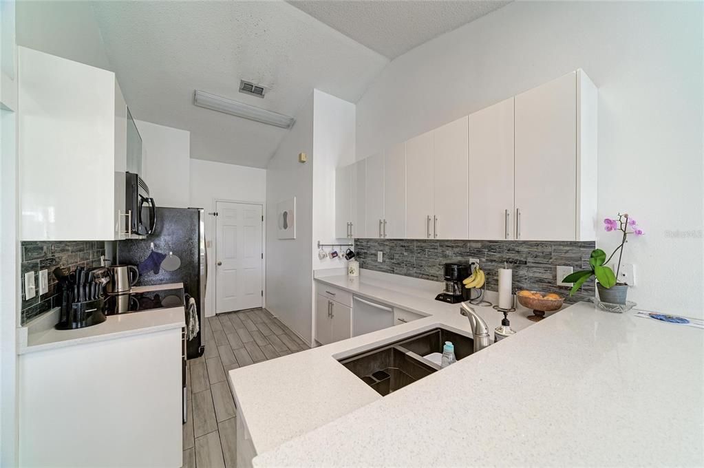 Activo con contrato: $399,000 (3 camas, 2 baños, 1376 Pies cuadrados)