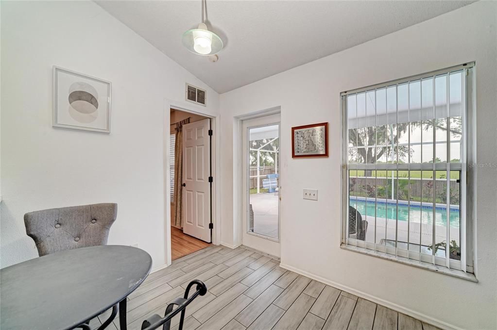 Activo con contrato: $399,000 (3 camas, 2 baños, 1376 Pies cuadrados)
