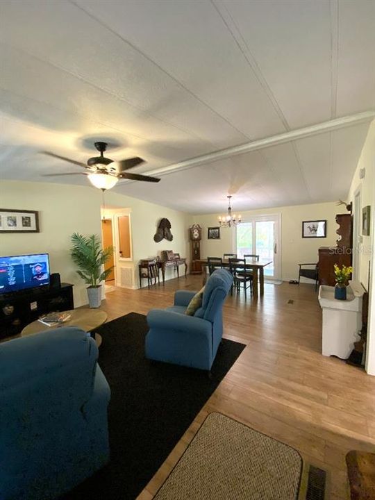 En Venta: $249,999 (3 camas, 2 baños, 1460 Pies cuadrados)