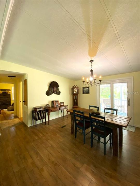 En Venta: $249,999 (3 camas, 2 baños, 1460 Pies cuadrados)