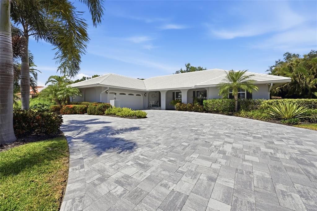 Activo con contrato: $1,375,000 (4 camas, 4 baños, 2624 Pies cuadrados)