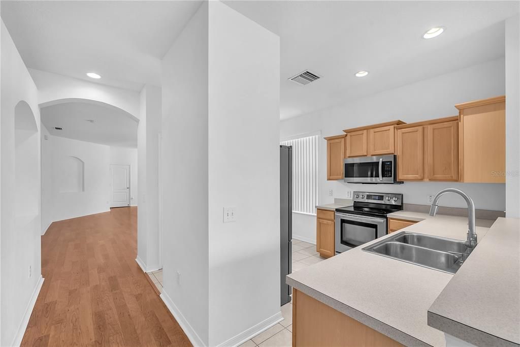 For Sale: $299,500 (3 beds, 2 baths, 1596 Square Feet)
