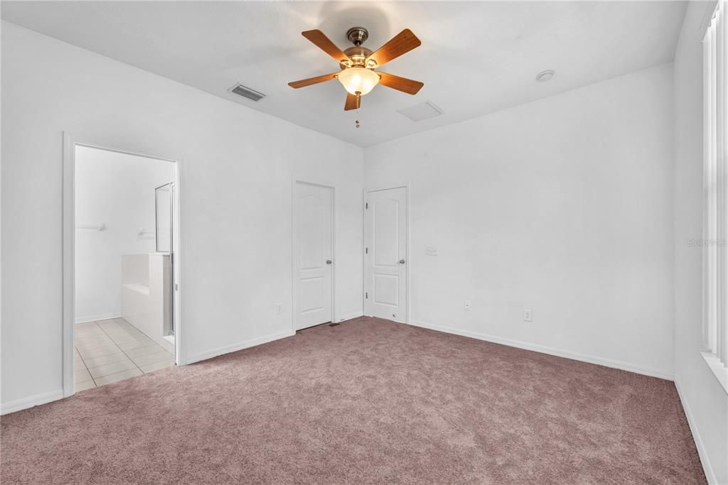 For Sale: $299,500 (3 beds, 2 baths, 1596 Square Feet)